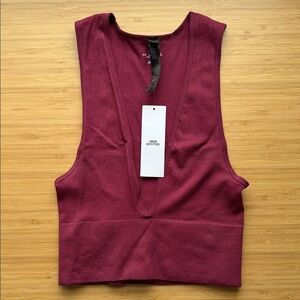 NWT UO Out From Under Hailey Seamless Plunge Cropped Tank Top in Mulberry